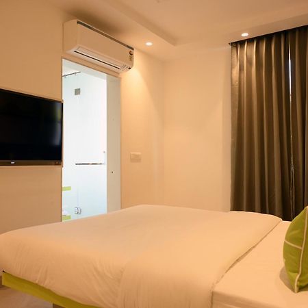Hotel Le Roi Express Karol Bagh Дели Экстерьер фото