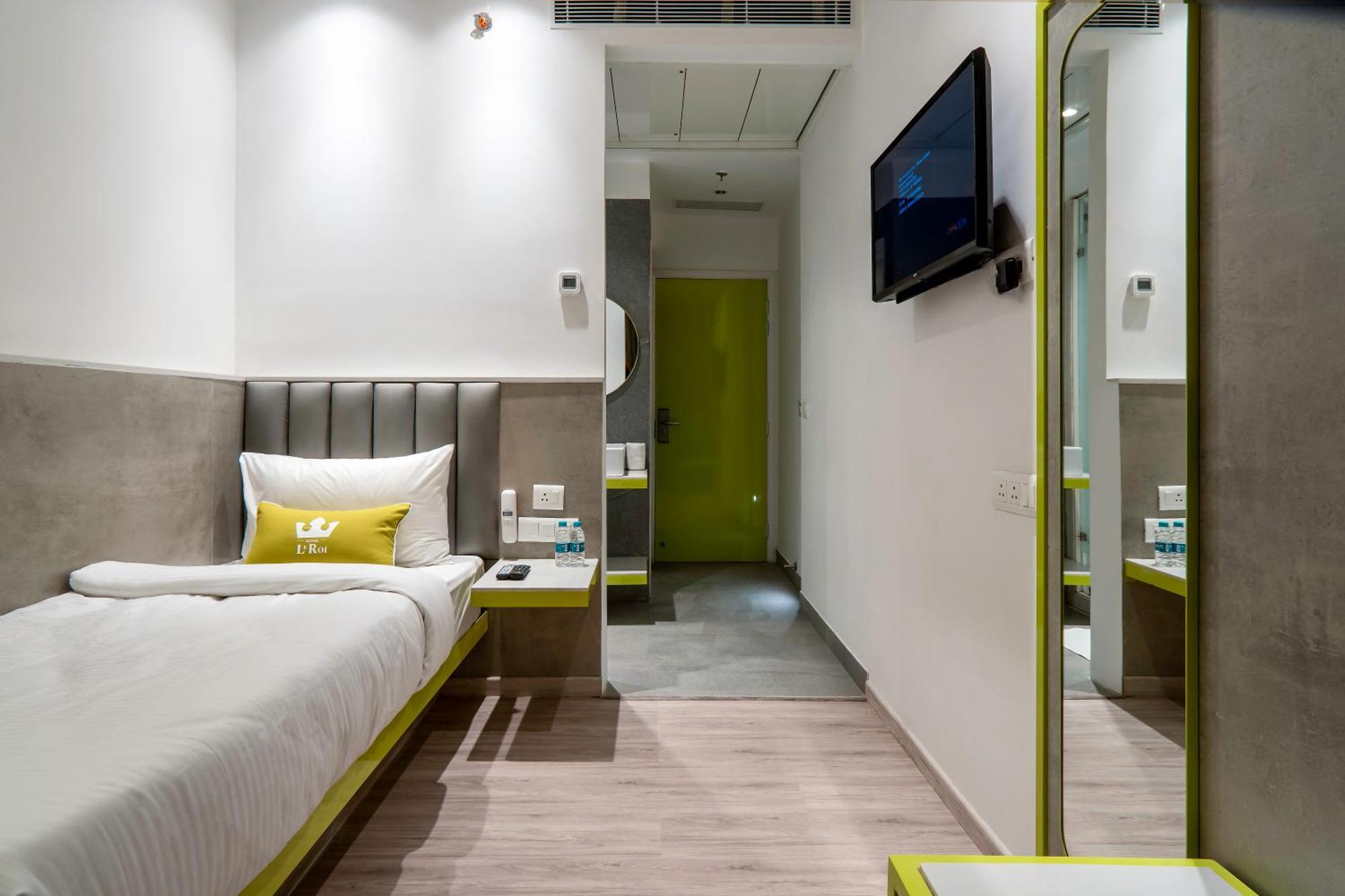 Hotel Le Roi Express Karol Bagh Дели Экстерьер фото