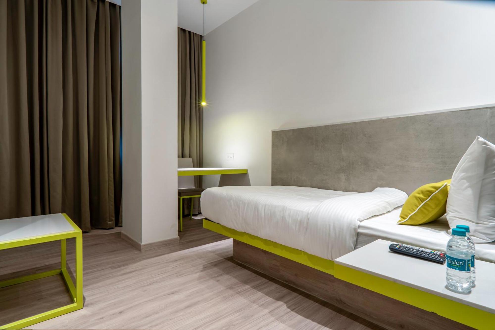 Hotel Le Roi Express Karol Bagh Дели Экстерьер фото