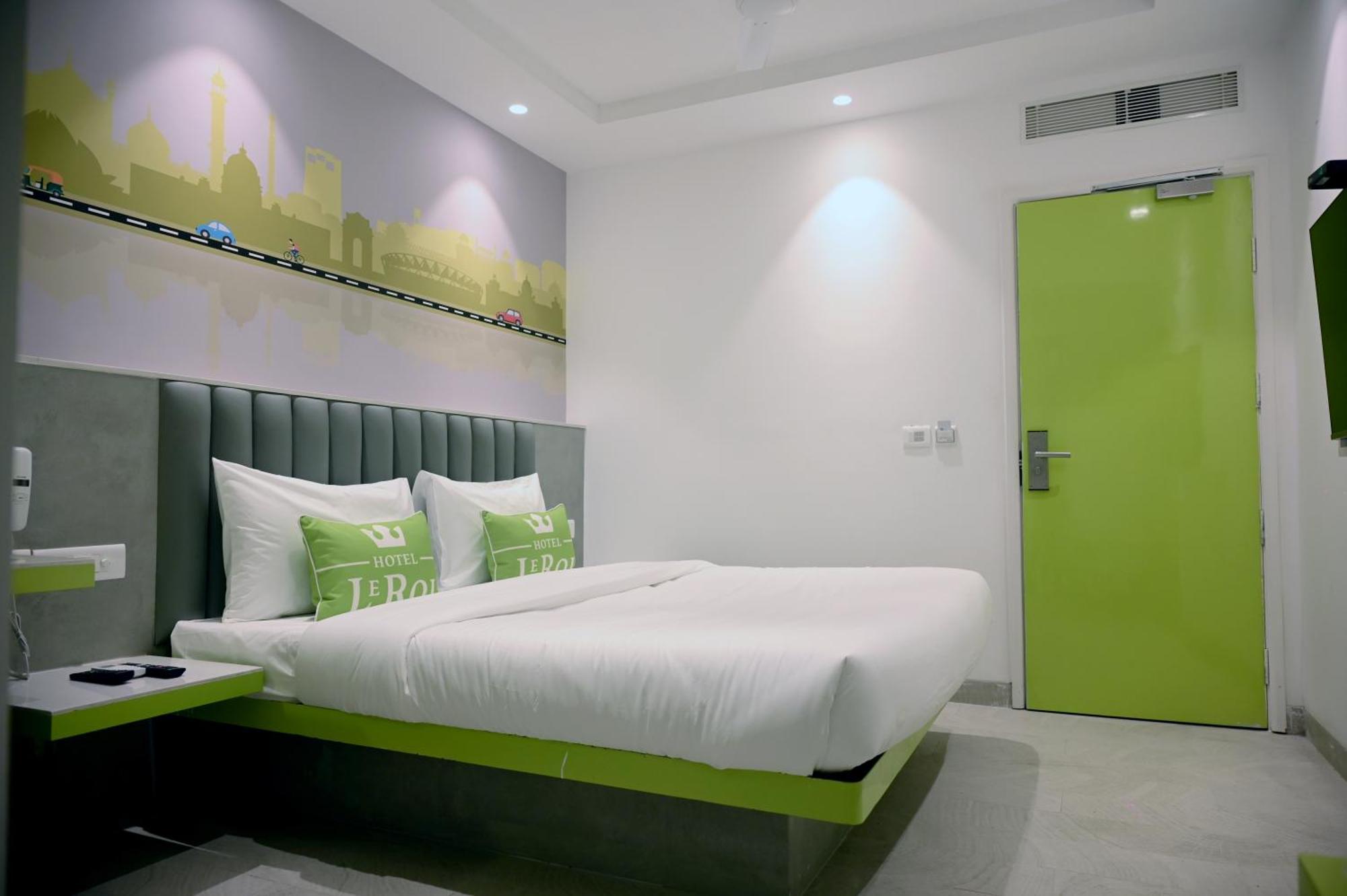 Hotel Le Roi Express Karol Bagh Дели Экстерьер фото