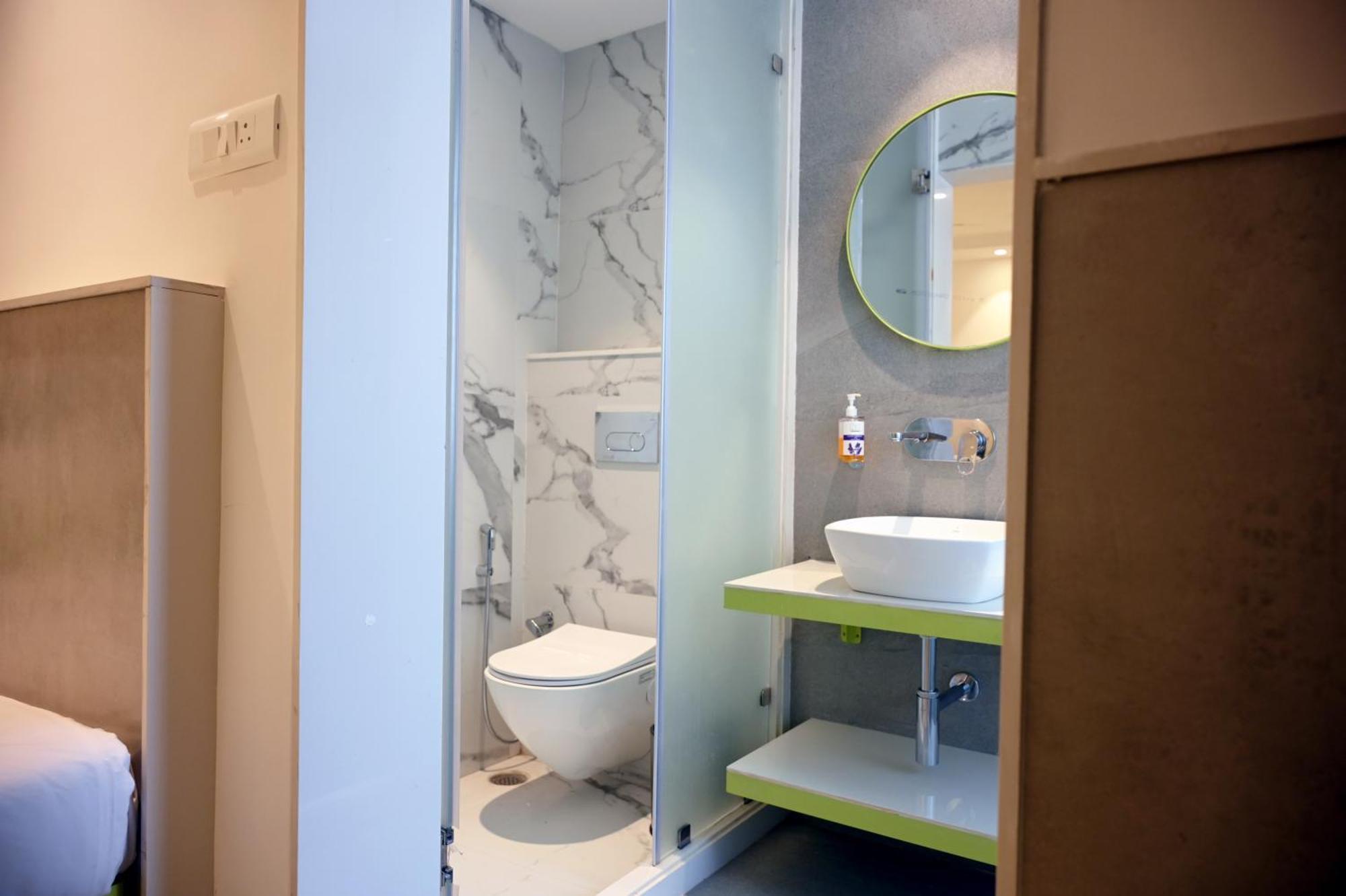 Hotel Le Roi Express Karol Bagh Дели Экстерьер фото
