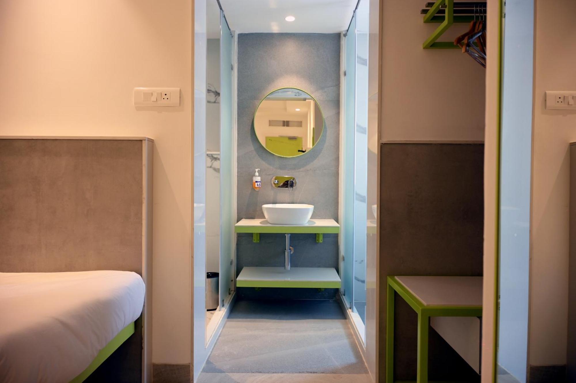 Hotel Le Roi Express Karol Bagh Дели Экстерьер фото