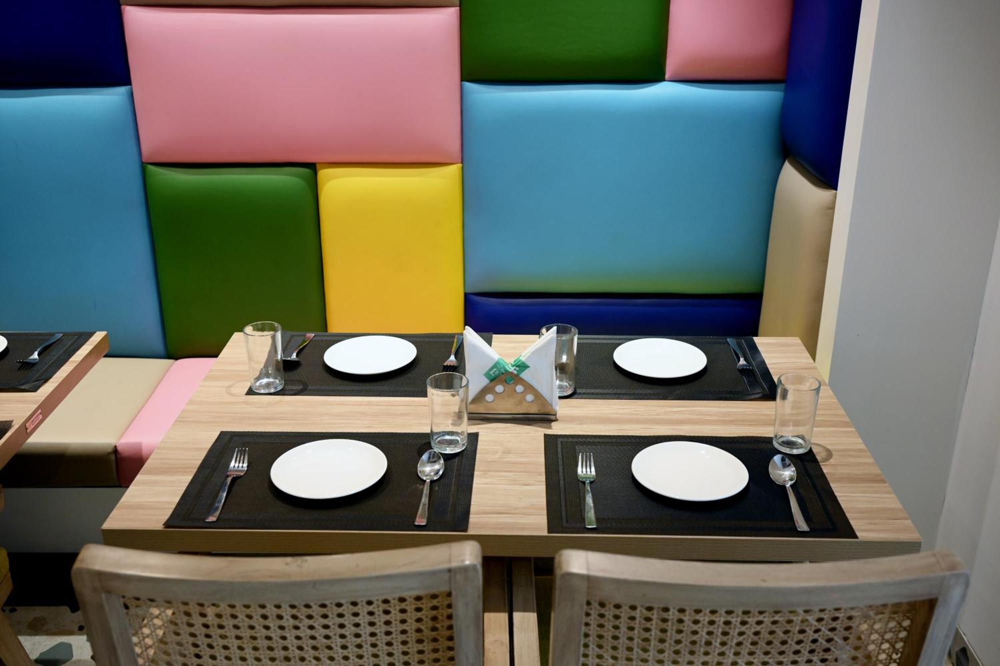 Hotel Le Roi Express Karol Bagh Дели Экстерьер фото