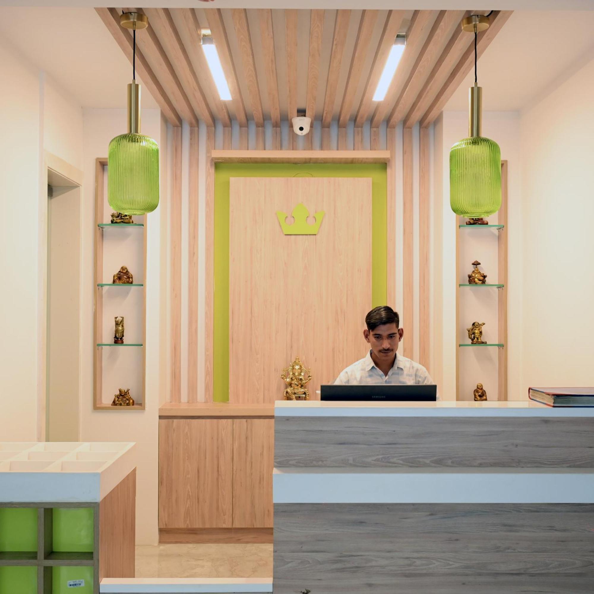 Hotel Le Roi Express Karol Bagh Дели Экстерьер фото
